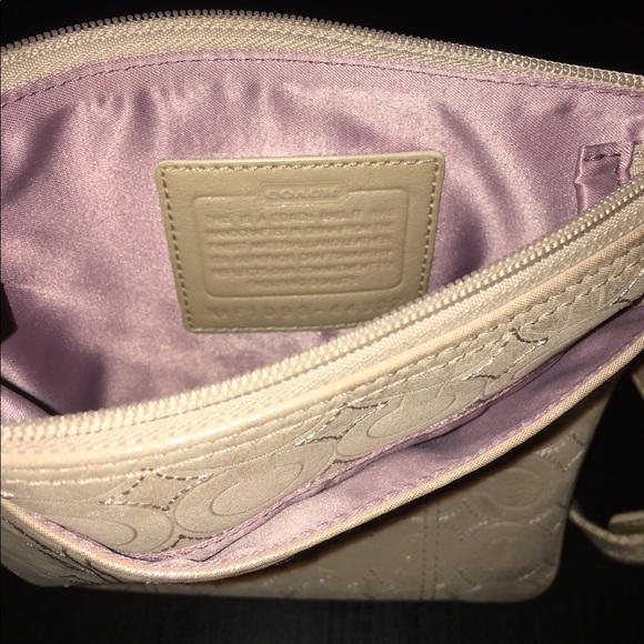 Authentic cross-body Coach bag. - Picture 5 of 5