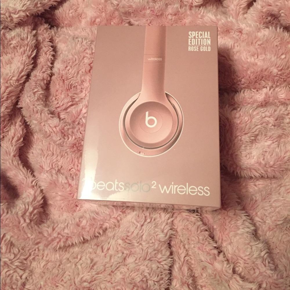 Special edition rose gold beats solo2 wireless