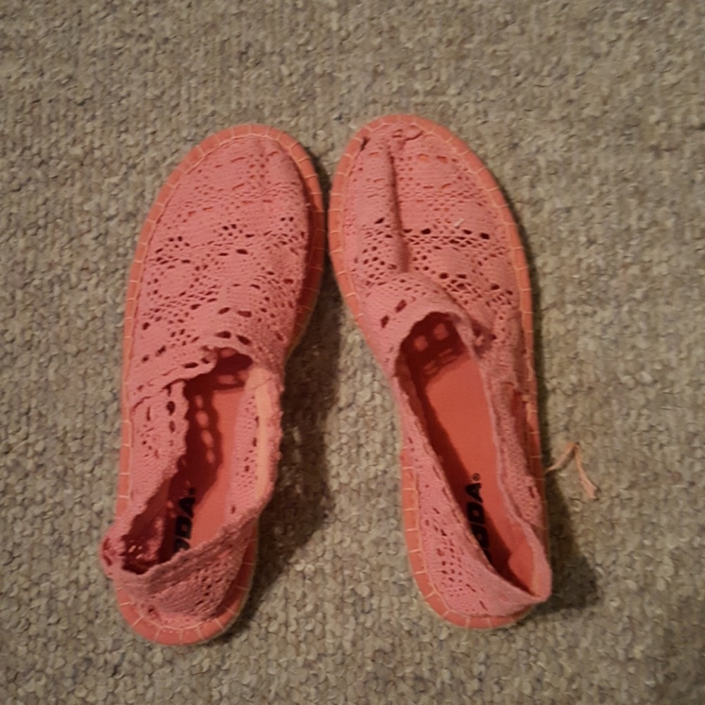 NWOT pink crochet flat espadrilles