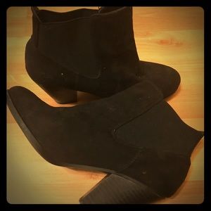 A mini heel black boot