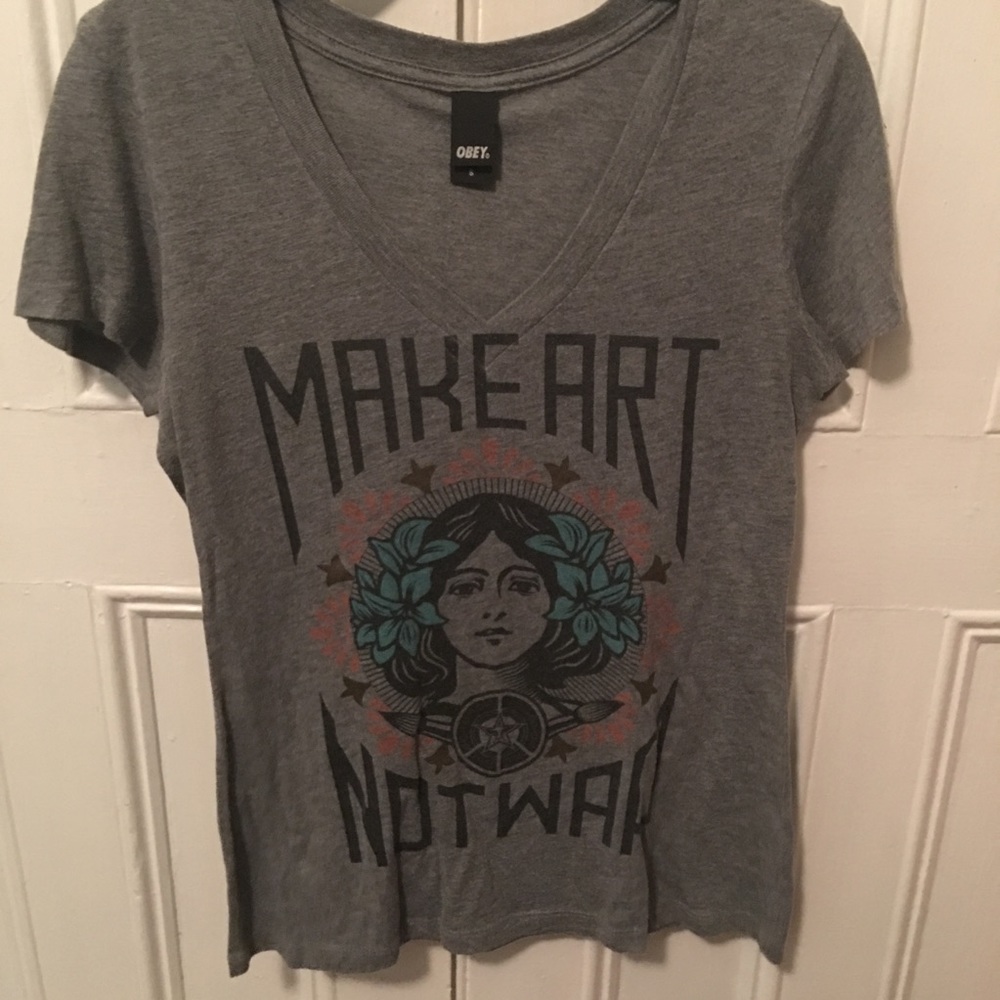 Make art not war grey v-neck
