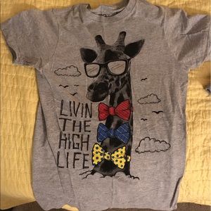 Gray Giraffe graphic tee