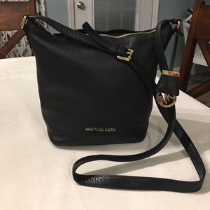 🎉 EUC, Micheal Kors Bucket Crossbody