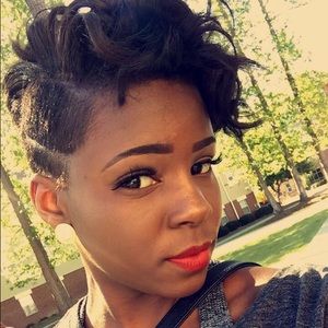 Meet your Posher, Candace