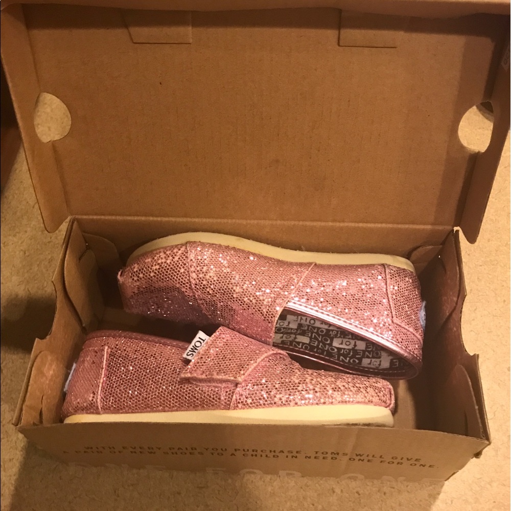 Brand new toms