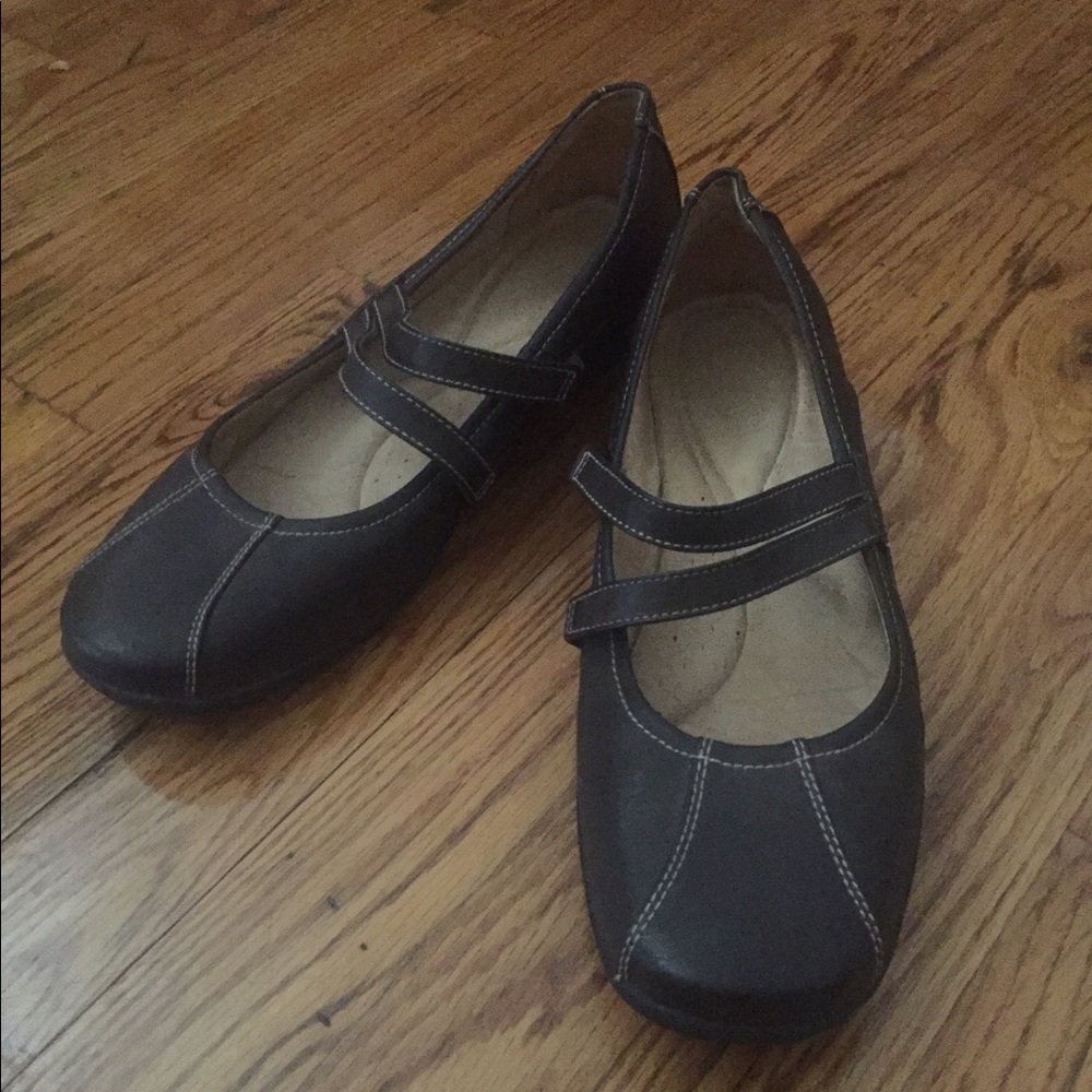 Size 9 brown natural soul Mary Janes