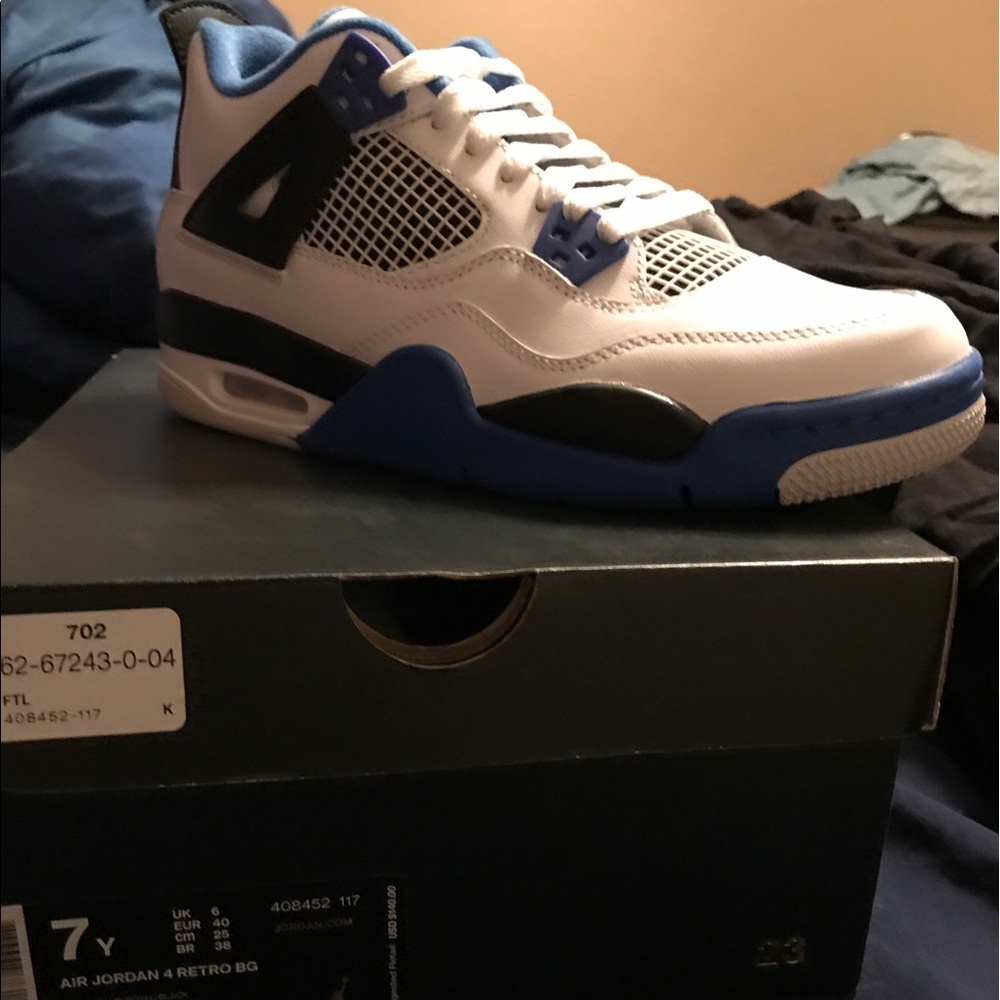 Sneakers