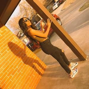 Meet your Posher, Elona