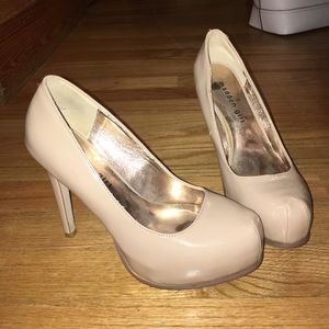 Nude heels pumps