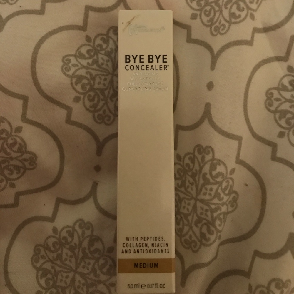 it Cosmetics Bye Bye Concealer in Medium
