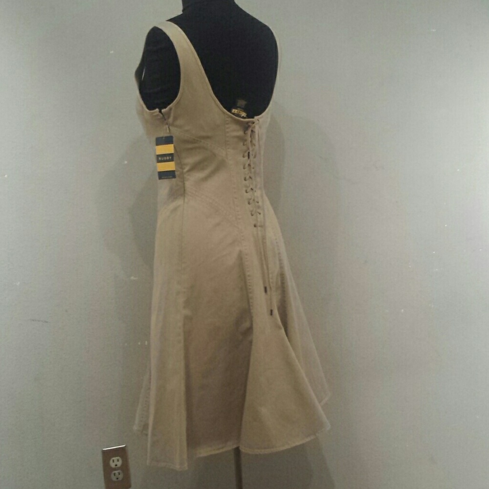 Dress - Picture 5 of 5