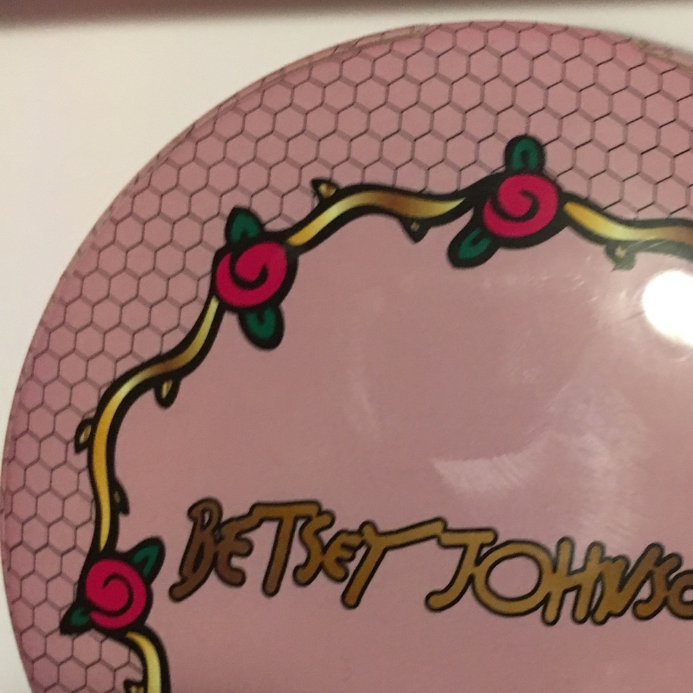 Betsey compact mirror battery for cell phones