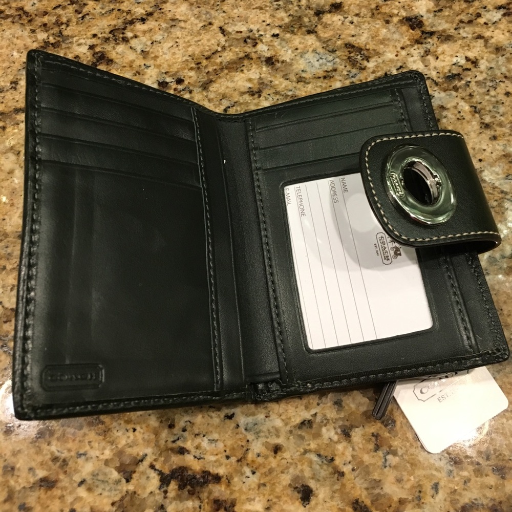 New Green signature wallet w/back zip pocket 5.5X4 - Picture 2 of 5