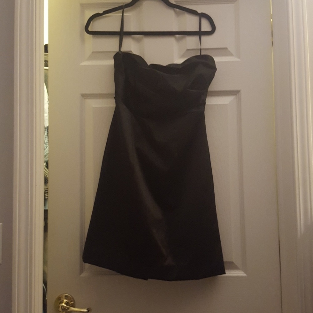 Black strapless limited sress