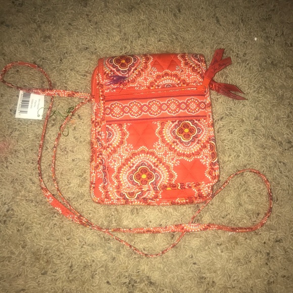 Very Bradley mini hipster paprika. - Picture 1 of 5