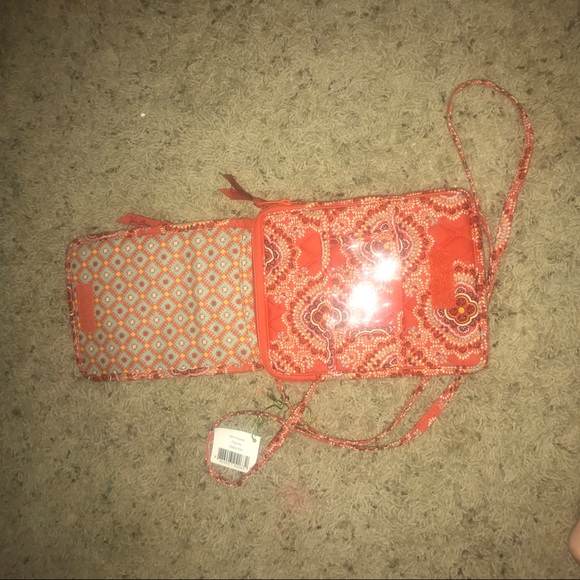 Very Bradley mini hipster paprika. - Picture 2 of 5