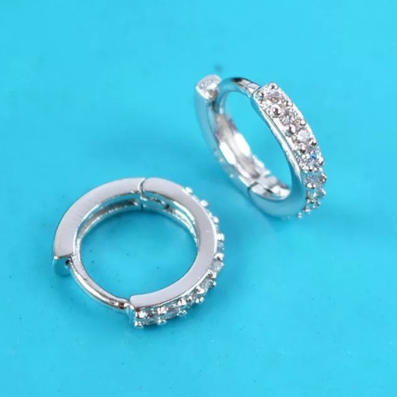 🎈Sale🎈☀️ New Petite Silver Crystal Earrings ☀️ - Picture 2 of 5