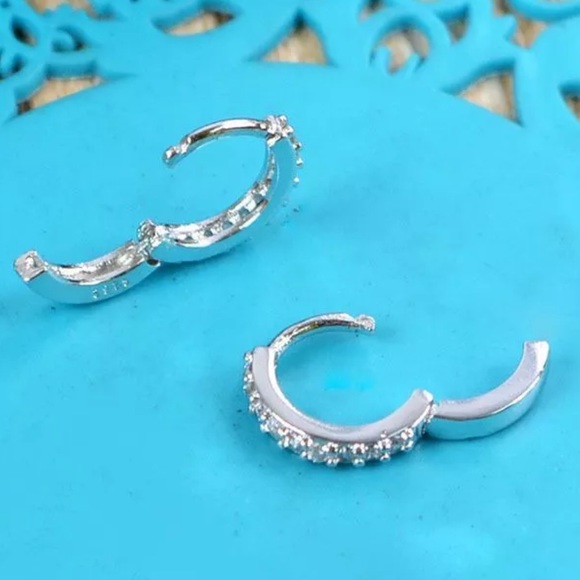 🎈Sale🎈☀️ New Petite Silver Crystal Earrings ☀️ - Picture 4 of 5