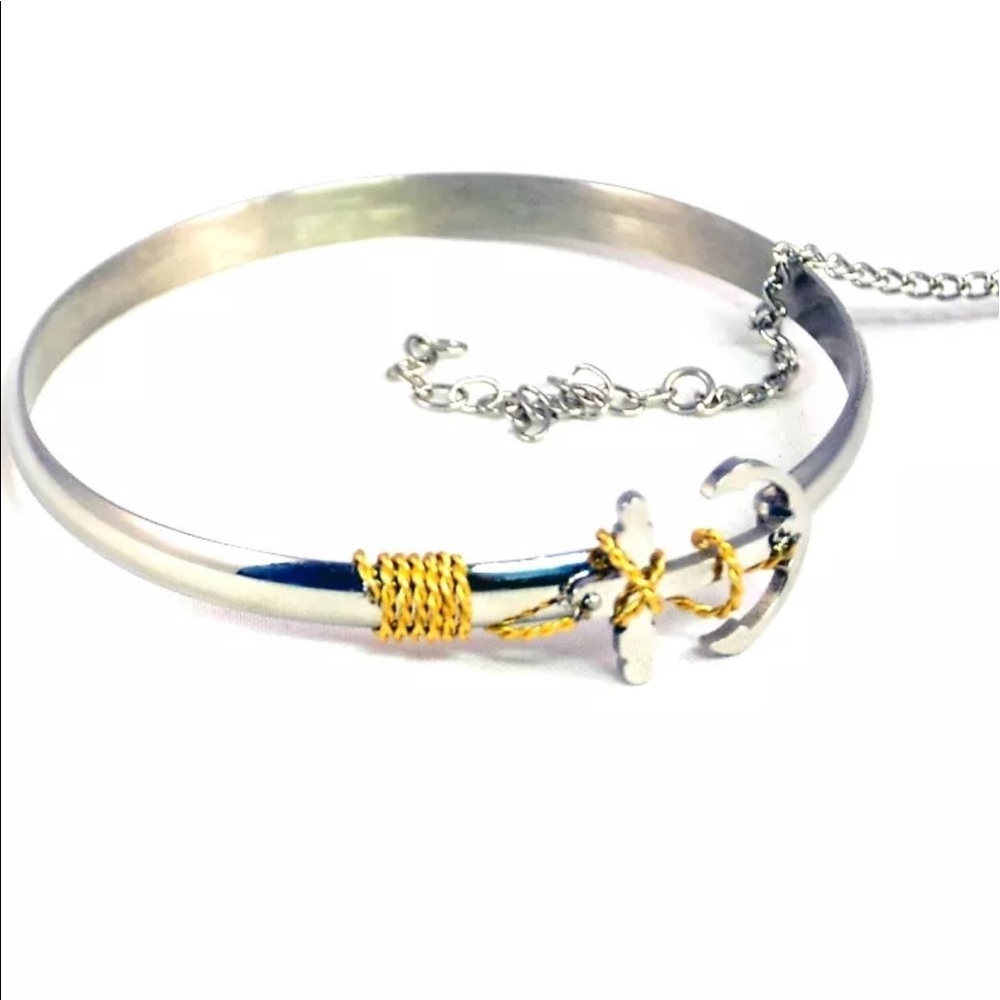Anchor bracelet