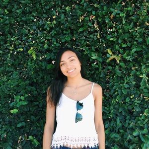 Meet your Posher, Bela