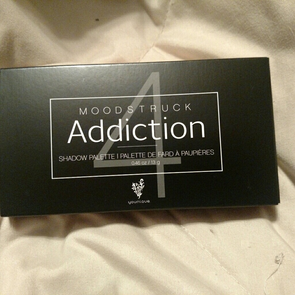 Younique Addiction Palette 4