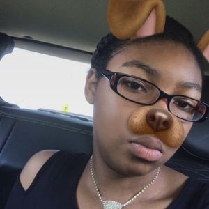 Meet your Posher, Nakeyvia