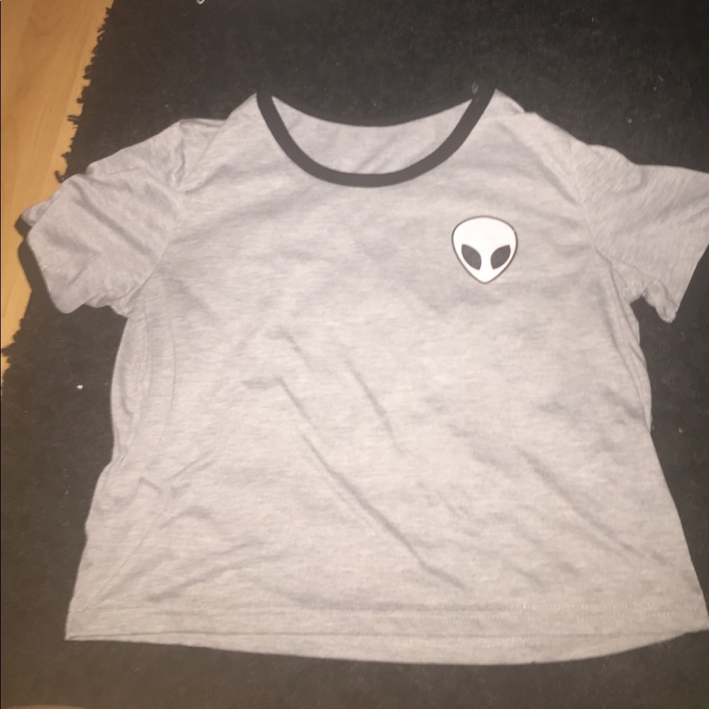 Gray alien shirt