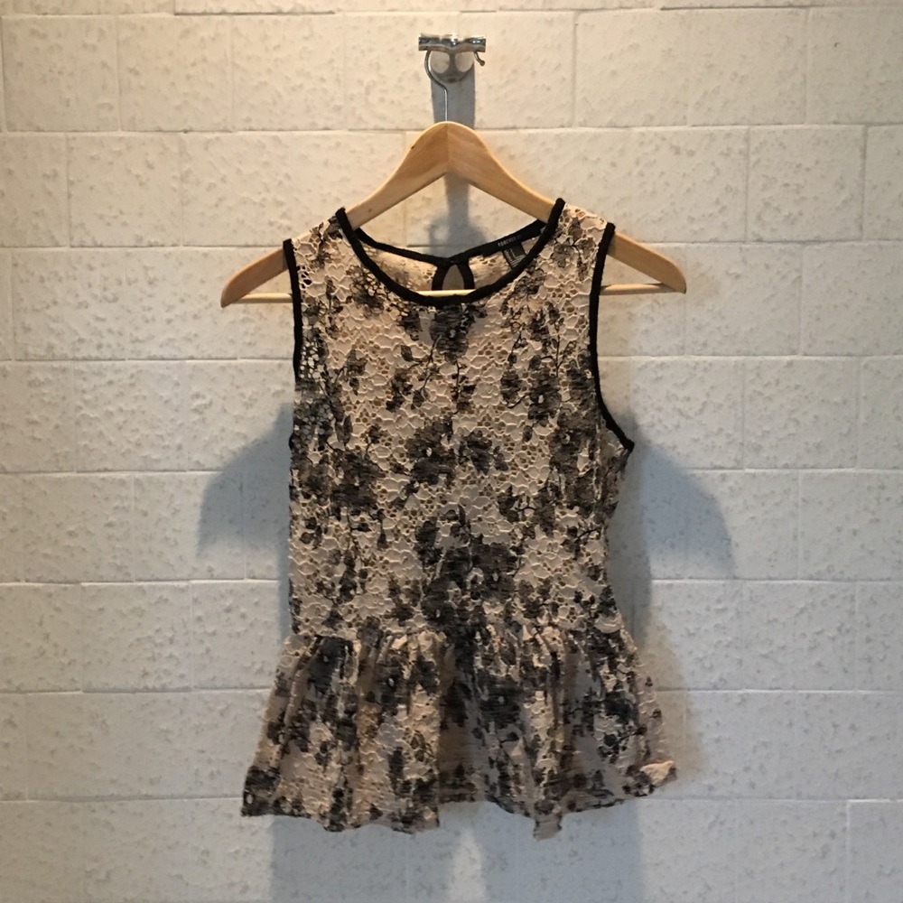 FOREVER 21 / Crochet Peplum Top