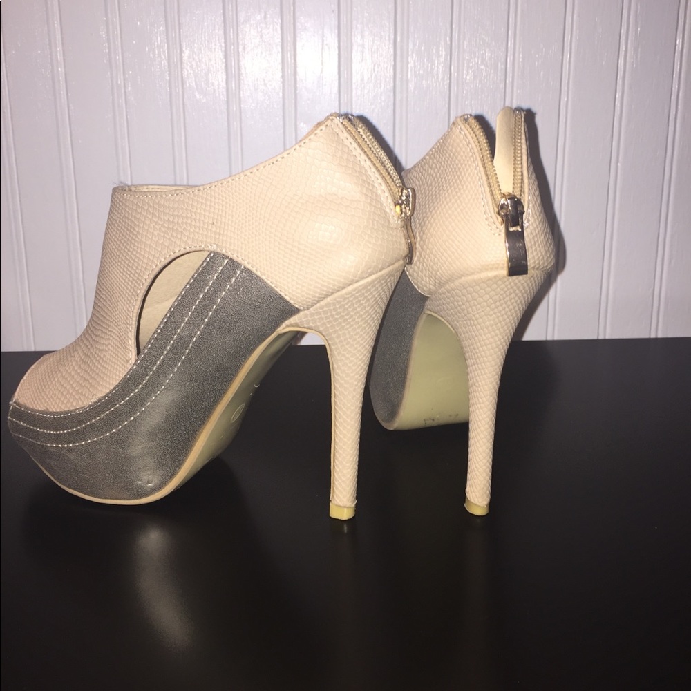 Heels - Picture 2 of 5