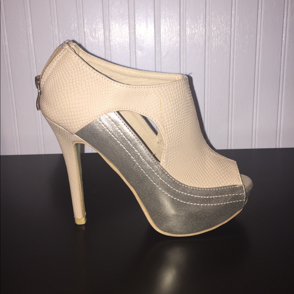 Heels - Picture 3 of 5