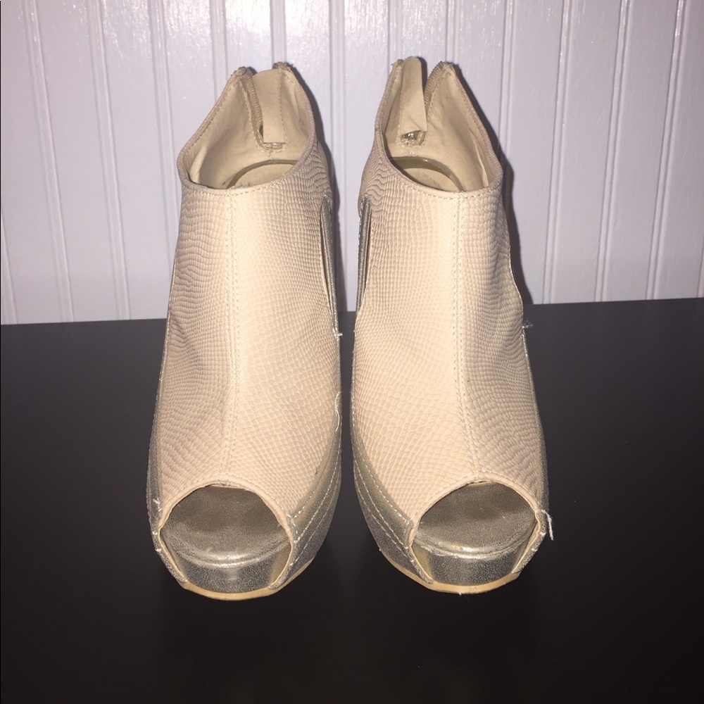 Heels - Picture 4 of 5