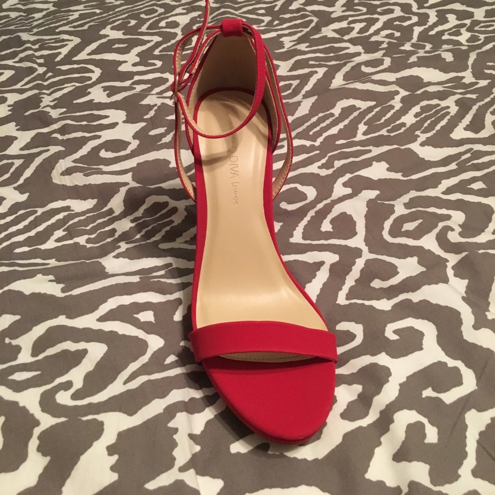 Red heels - Picture 2 of 3