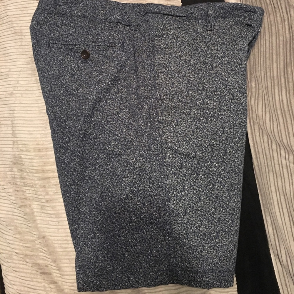Shorts - Picture 3 of 5
