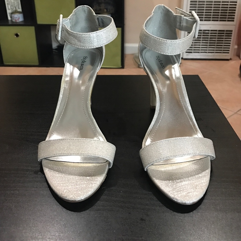 Style &CO size 7.5 heels