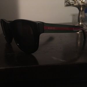 Gucci glasses u can put a prescription in these