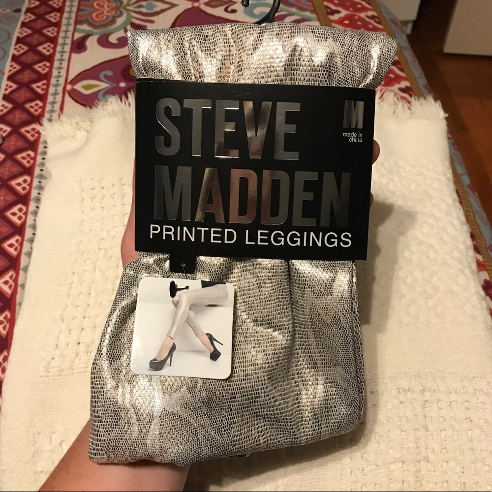 ✨New With Tag✨Steve Madden Python Printed Leggings