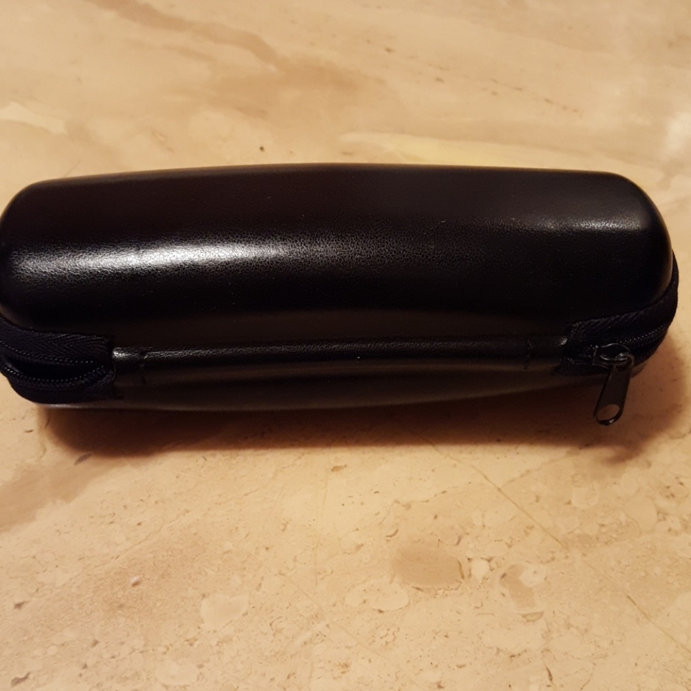 Dnky Eyeglass Case And Frames - image 3