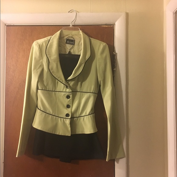 Dresses & Skirts - Two Piece Suit!