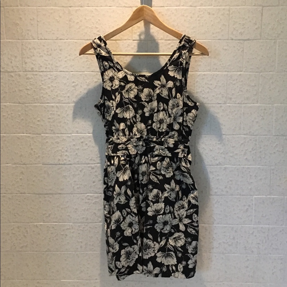 FOREVER 21 / Black & White Floral Dress