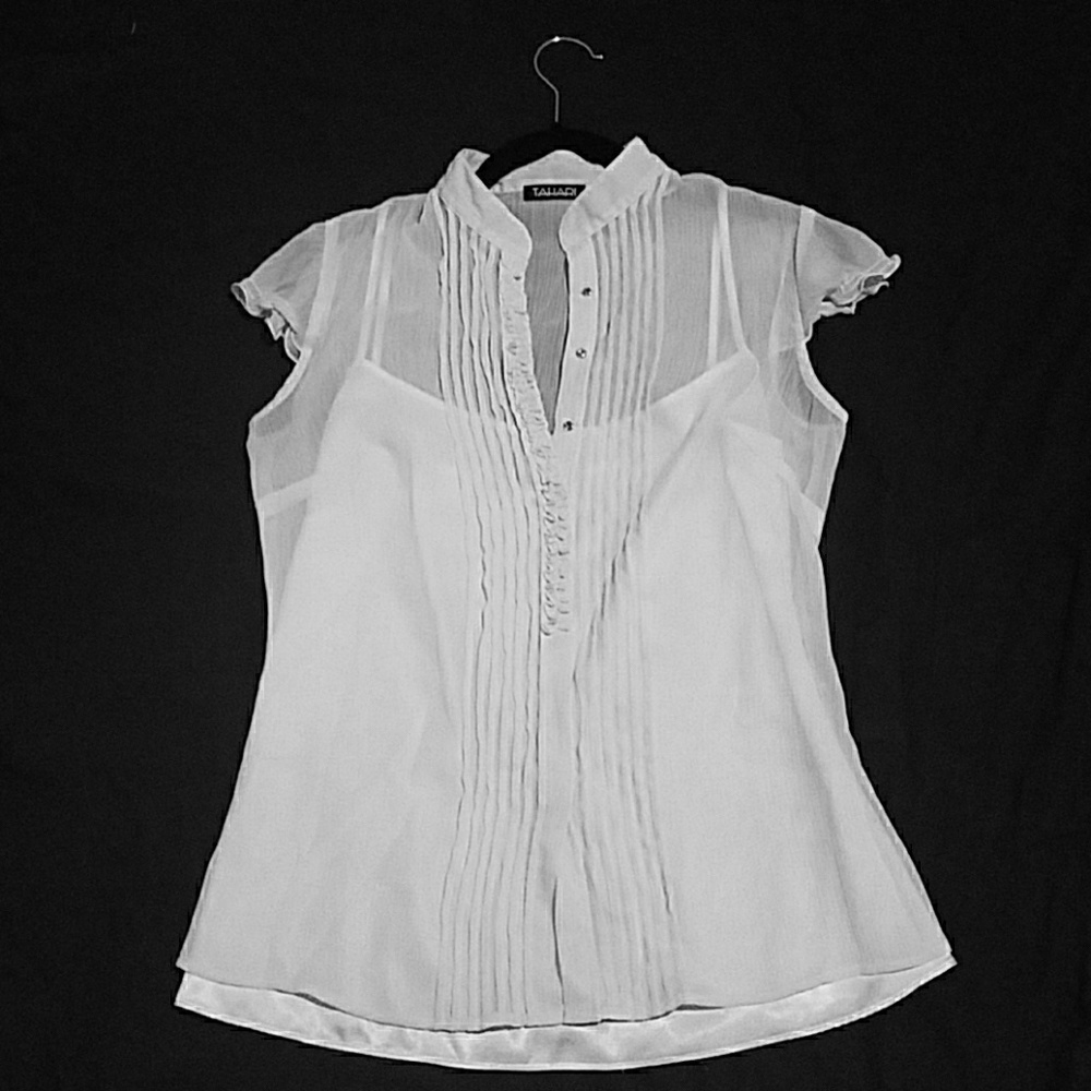 Tahari white short sleeve shirt with a camisole
