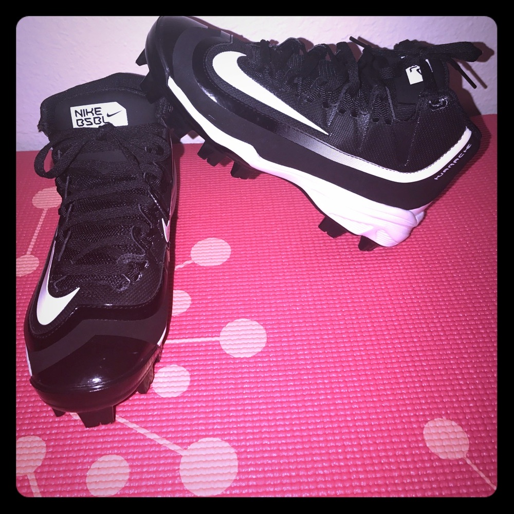 Baseball softball shoes new without tags 3Y Nike