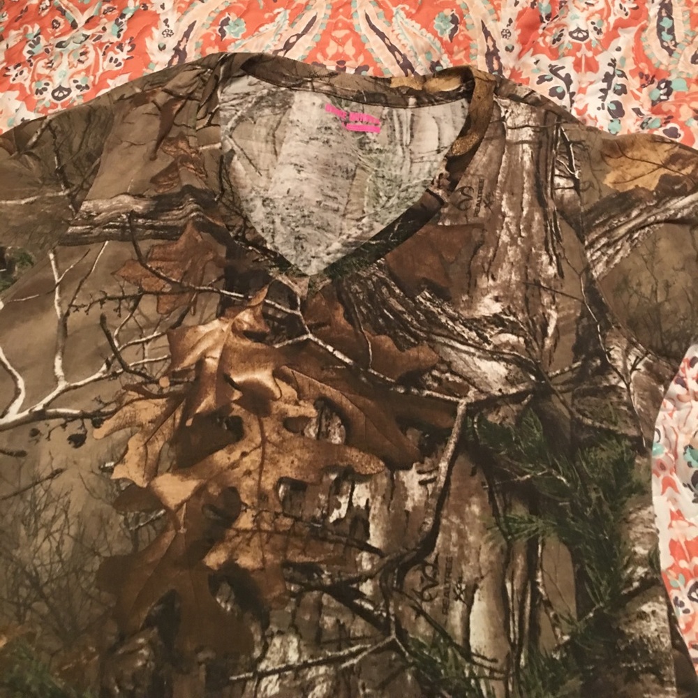 Hunting v neck t never worn