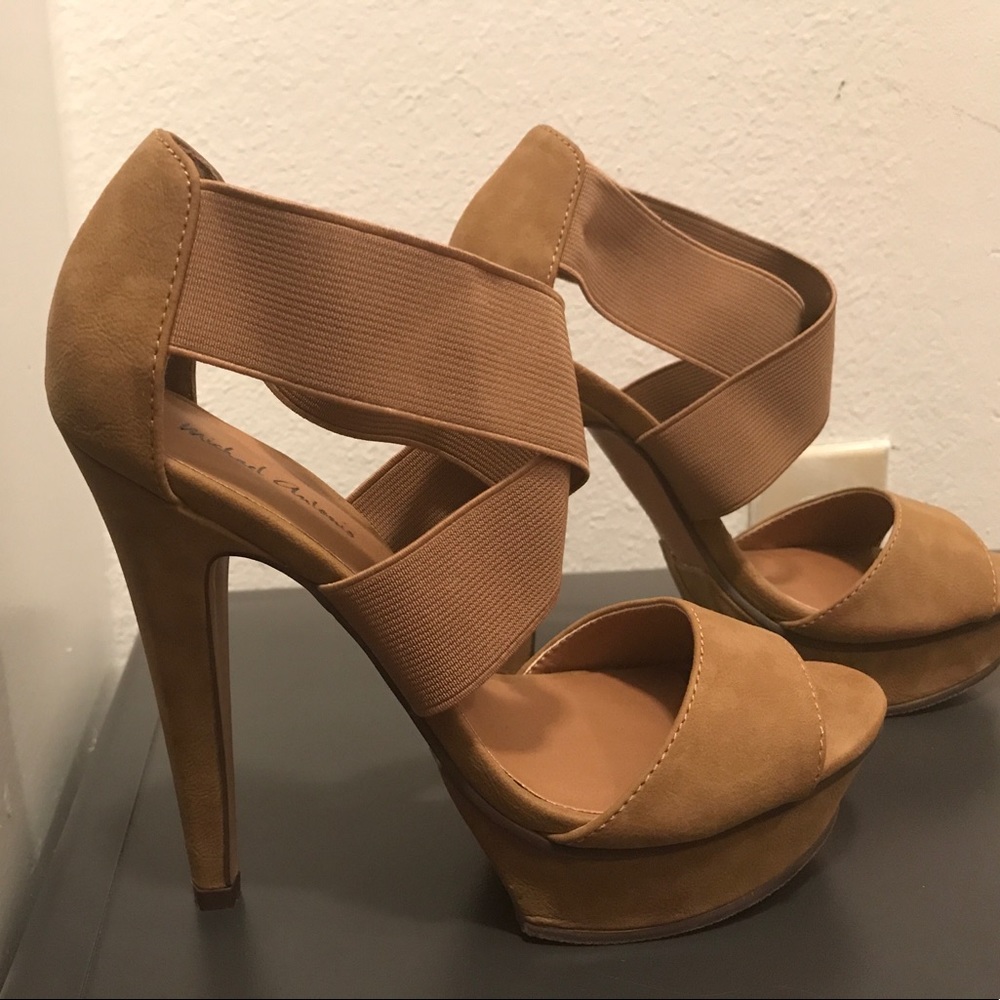 ❗️SOLD❗️LOWEST PRICE 😲Platform heels NWOT