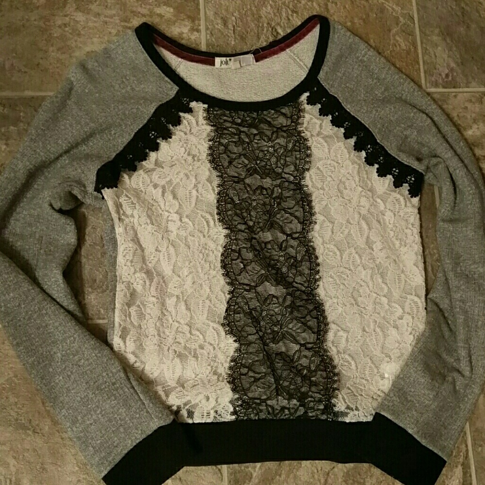Buckle sweater with lace and fringe