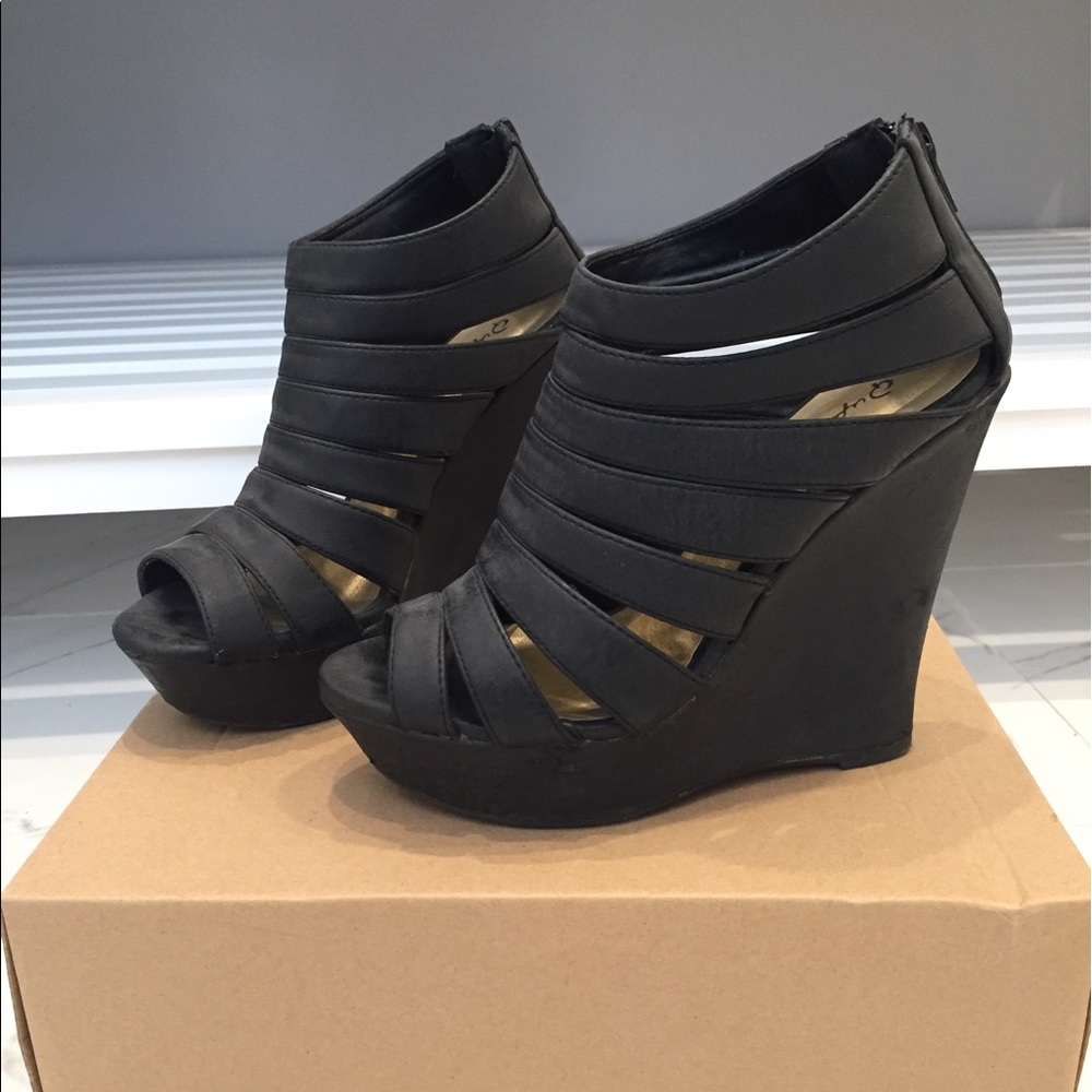 Black Wedges