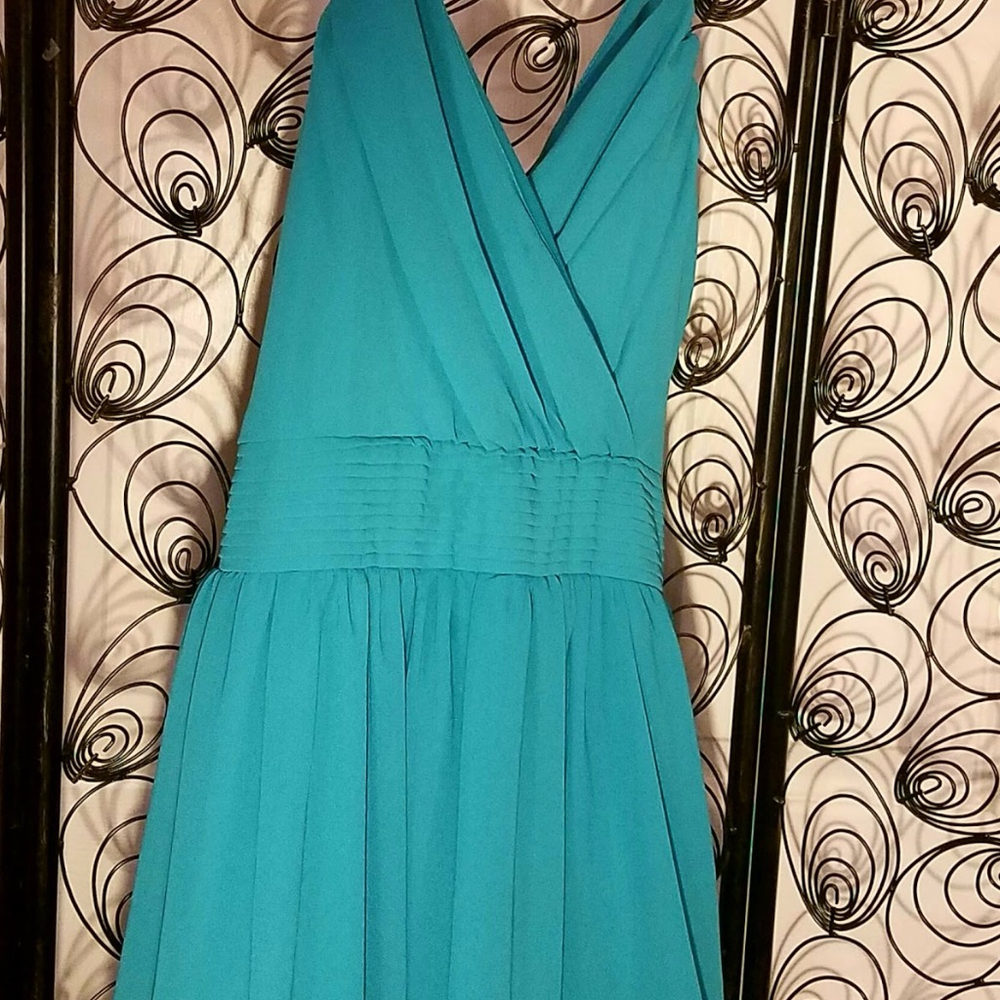 👗Gorgeous Flowy Sea Foam Green Dress👗 - Picture 3 of 4