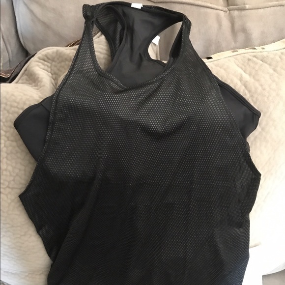 Woman lululemon athletic top. - Picture 2 of 4