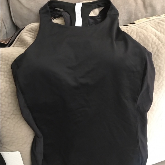 Woman lululemon athletic top. - Picture 3 of 4