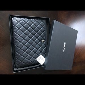 Authentic 💯 Chanel o'case clutch 👛