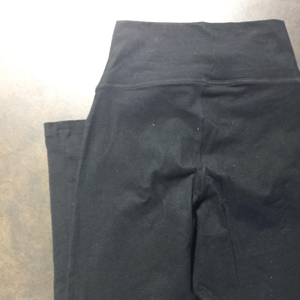 black old navy yoga pants